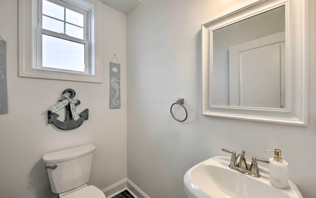 New Townhome < Half Mi to Beach!