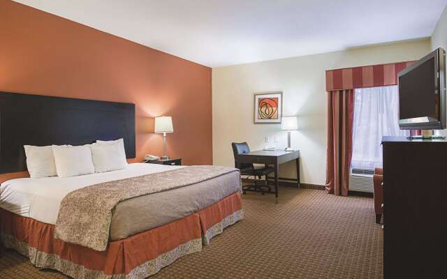 La Quinta Inn & Suites by Wyndham Houston East at Normandy