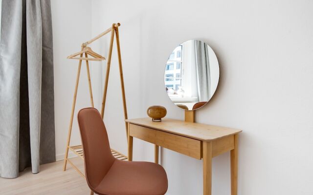 Sanders Charm - Chic 2-bdr Apt With Shared Garden