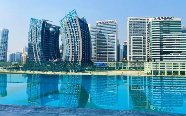 Spacious 2BR Canal View - Heart of B Bay