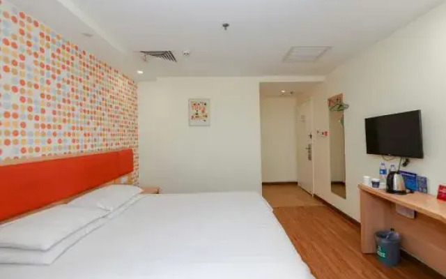 Home Inn Hotels Management Co., LtdRongchang East Street Metro Station, Zhongji Subaru Store)