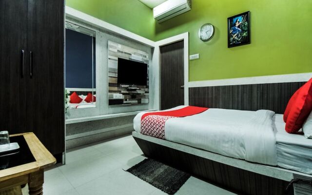 Oyo 28557 Hotel M V International