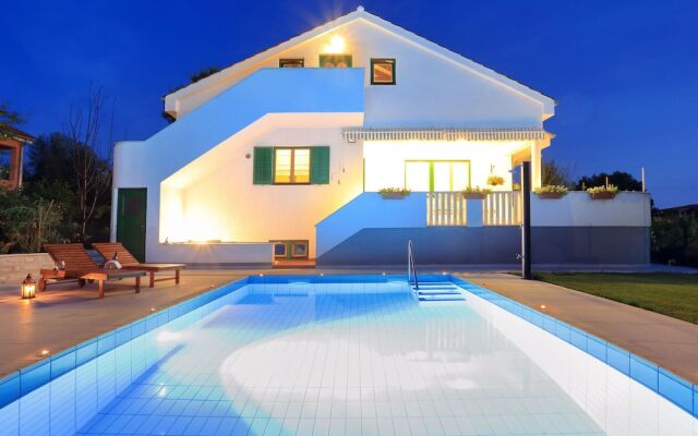 Luxurious Villa in Zadar With Swimming Pool