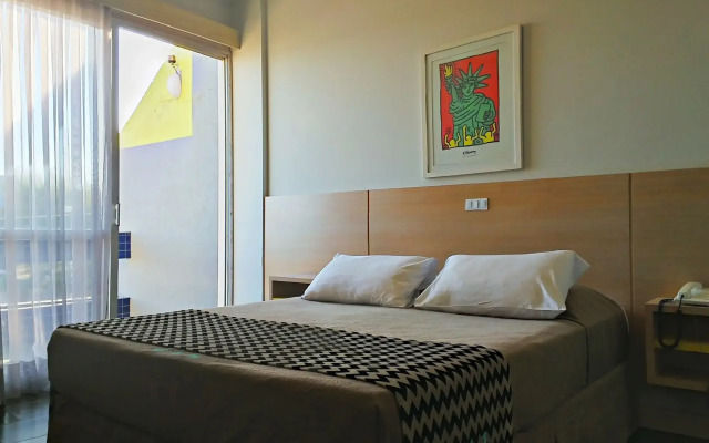 Cris Hotel