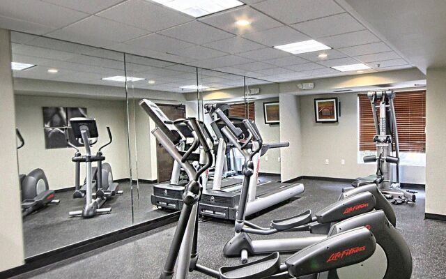 Country Inn & Suites by Radisson, Dearborn, MI