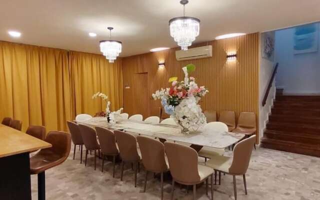 Bukit Tunku Grande Villa by uBook