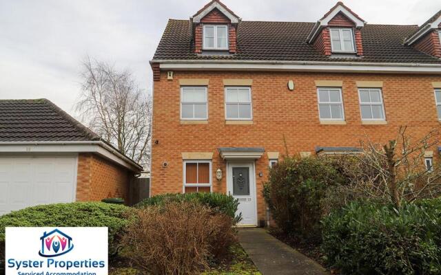 Syster Properties- Leicester Large 3 double bedroom Home