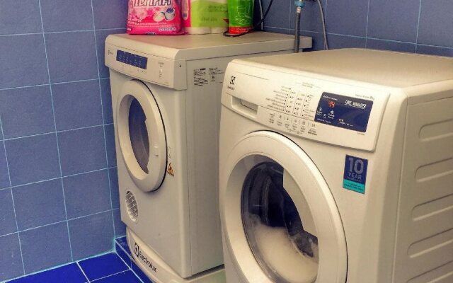 Lazy Blue House Asok