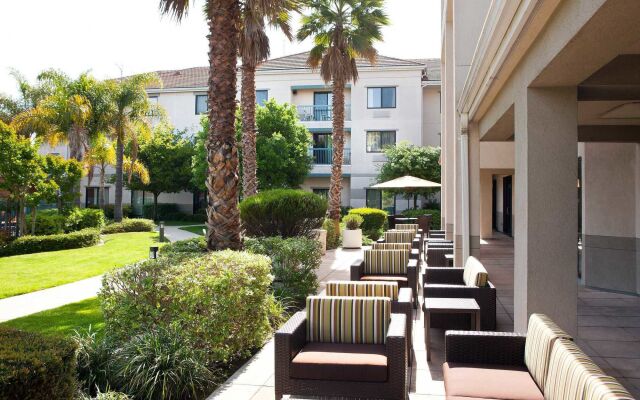 Courtyard by Marriott Oakland Airport