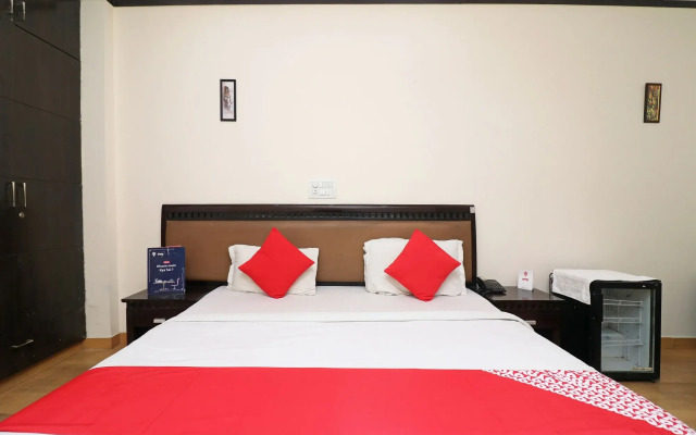 OYO 24624 Kaycee Residency