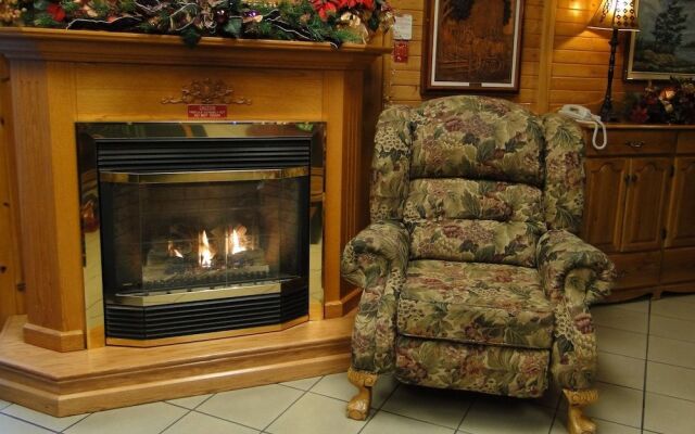 Pinewood Motor Inn