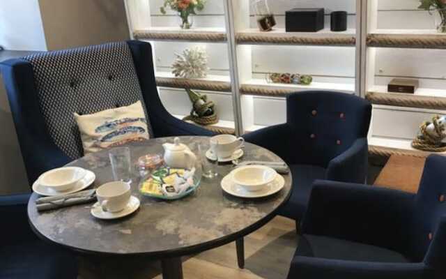 The Estuary Bar and Rooms