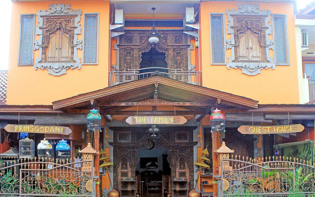 Pringgodani, The Family Guest House by ZEN Rooms