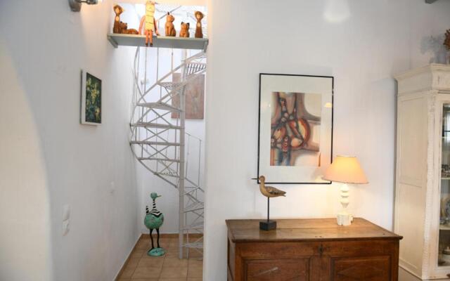 Cycladic House at the suburbs of Naousa