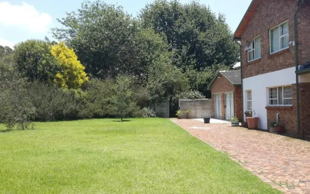 Oaks and Acorns Guest Lodge