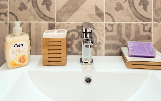 Amazing 1 Bedroom Loft in Nice City Centre Seafront