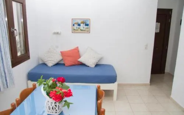 Zorbas Hotel Apartments & Studios