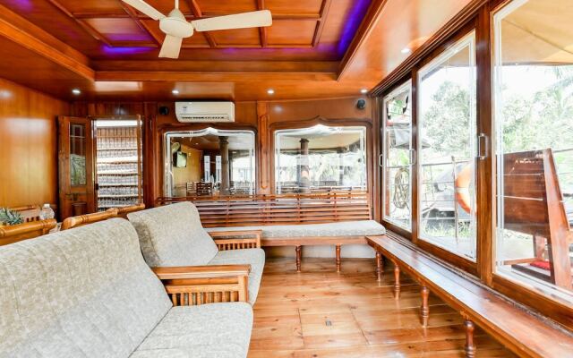Oyo 24606 Waves And Wind 3Bhk Houseboat