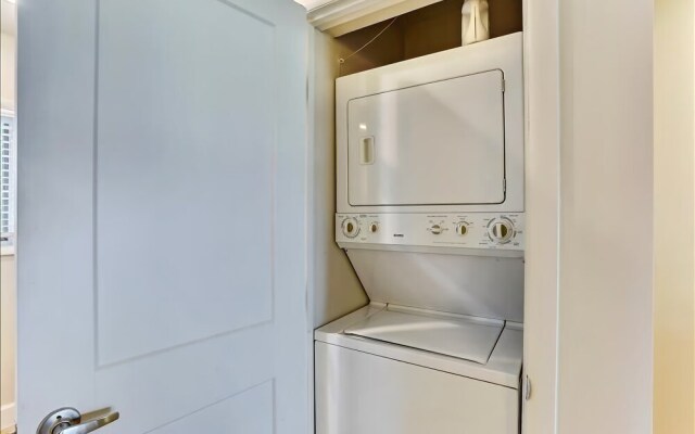 Oceanside Townhouse with Ocean View and Access to the Deck by RedAwning