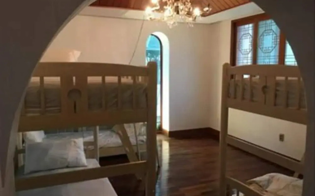 Rooftop Party Guesthouse - Hostel