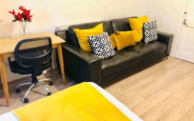 Spacious Bright 3 Bedroom Apartment in London Bridge Area