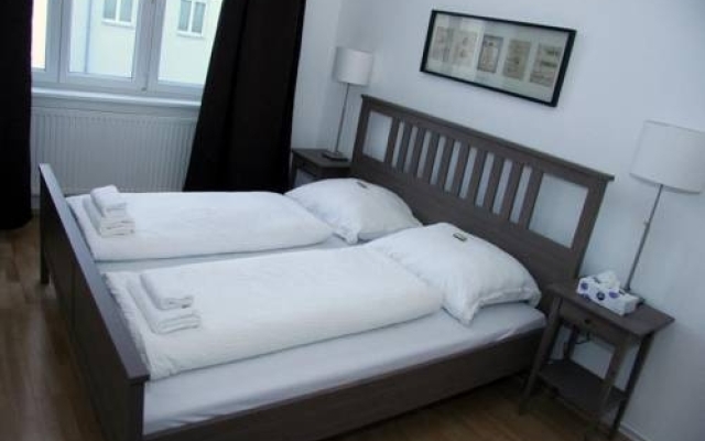 Livingston Apartment Champagne