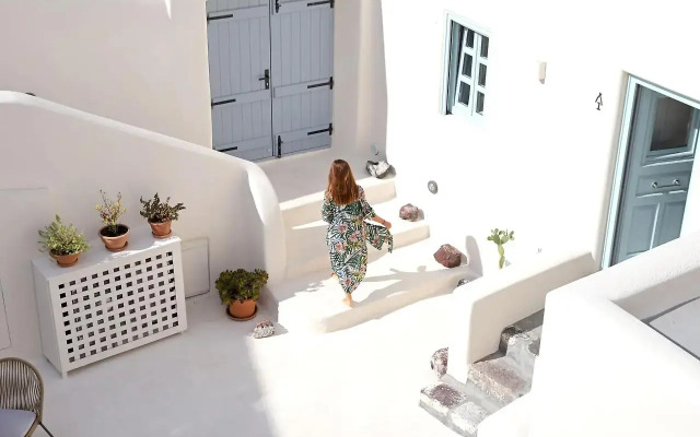 Arxegono Cave Houses Santorini
