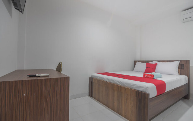 RedDoorz near Living Plaza Balikpapan