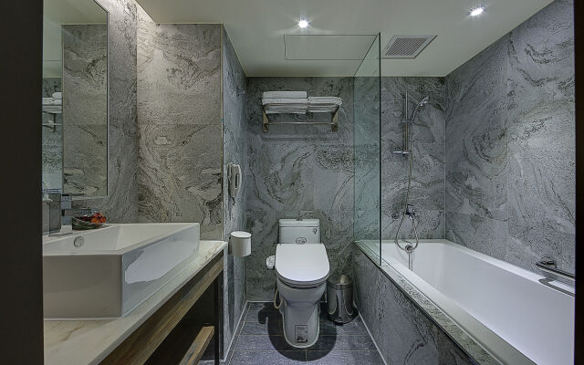 Lan Kwai Fong Garden Hotel