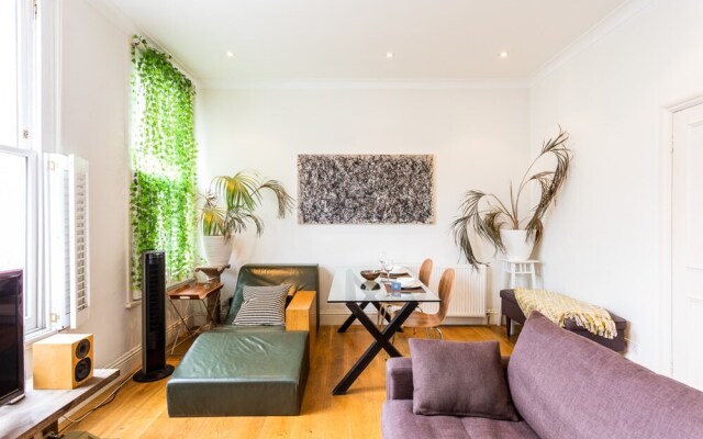 Bright and Spacious Notting Hill Nest