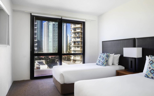 Paradise Centre Apartments – Guest Rooms – Gold Coast