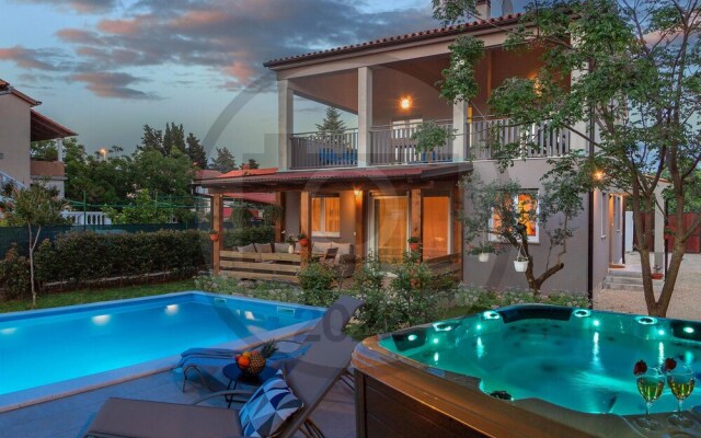 Beautiful Home in Medulin With Wifi and 4 Bedrooms