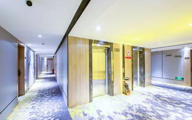 Youth Sunshine Hotel (Chengdu Chadianzi Subway Station Longhu Xichen Tianjie Branch) – Hotel Rooms – Chengdu