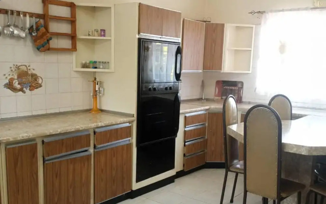 Guesthouse With Green Garden and Pool - 2102