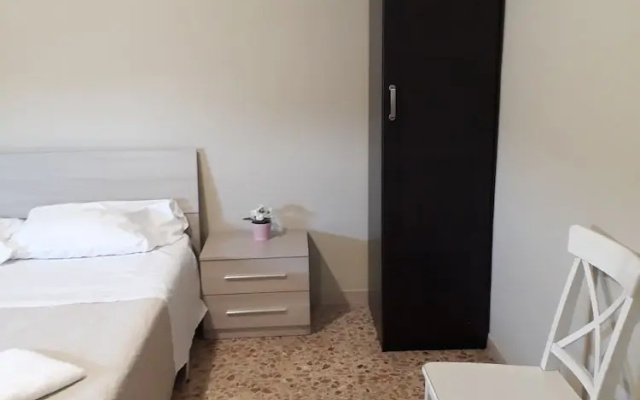 48 airport budget rooms