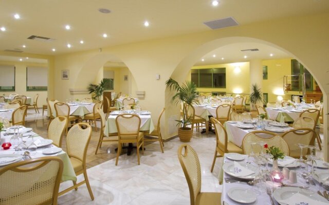 Giannoulis – Grand Bay Beach Resort - Adults Only