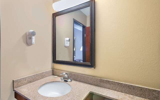 Super 8 by Wyndham Tilton/Lake Winnipesaukee