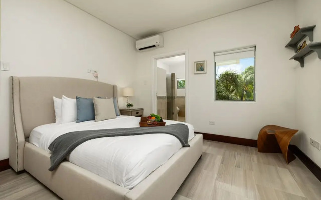 NEW Luxury 4BR Beachfront Villa w Infinity Pool
