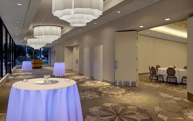 Sheraton Vancouver Guildford Hotel