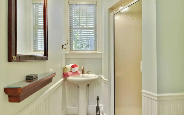 Easy Livin' by Avantstay Key West Home w/ Pool & BBQ Week Long Stays Only