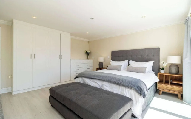 Beachfront Villa, Beach Club, Houtbay