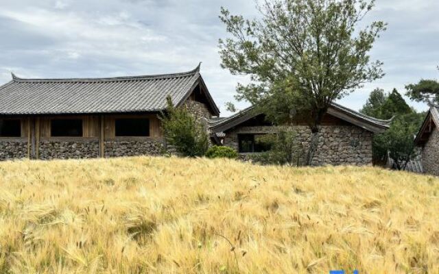Xuema Yulong Hotel
