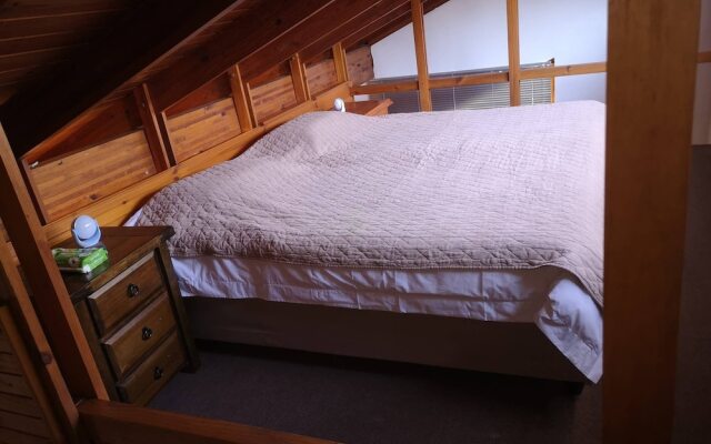 Room in Guest Room - Home Away From Home With Friendly Hosts
