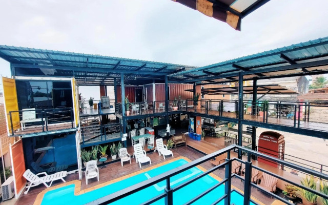 Retro Box Hotel