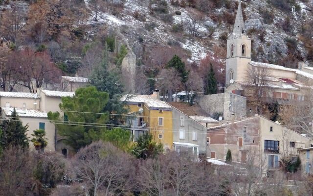 House With 2 Bedrooms in Monieux, With Wonderful Mountain View and Fur