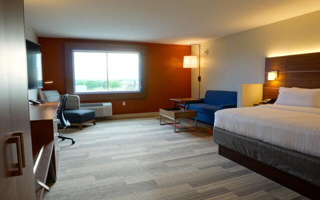 Holiday Inn Express & Suites Omaha - Millard Area, an IHG Hotel