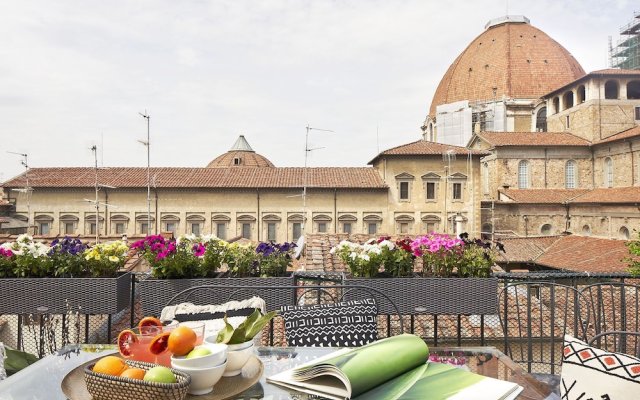 A Few Steps to The Duomo Majestic 5BD Apt