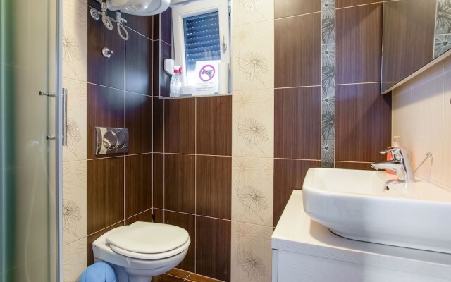 Lovely Apartment in Novalja with Patio near Sea Beach