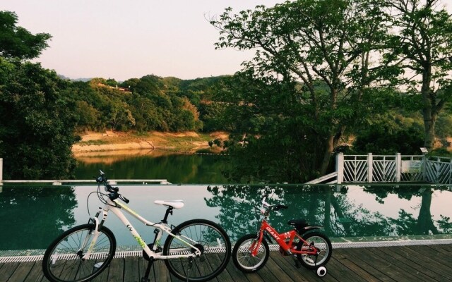 Young Lake Resort