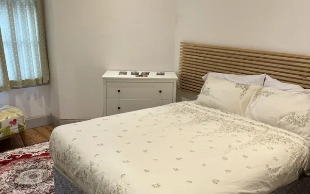 Cozy Edinburgh Apartment Escape